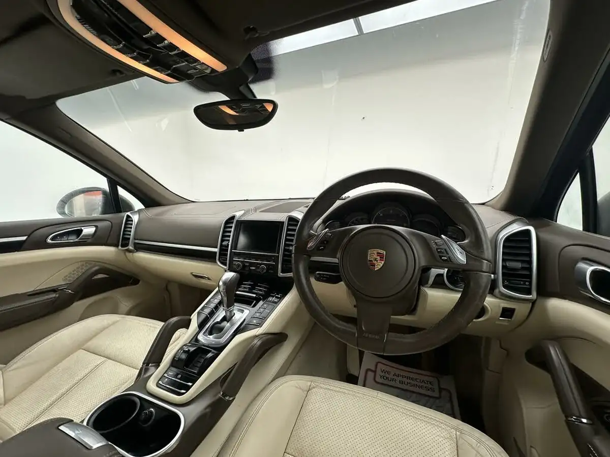 2013-porsche-cayenne-30td-big-26