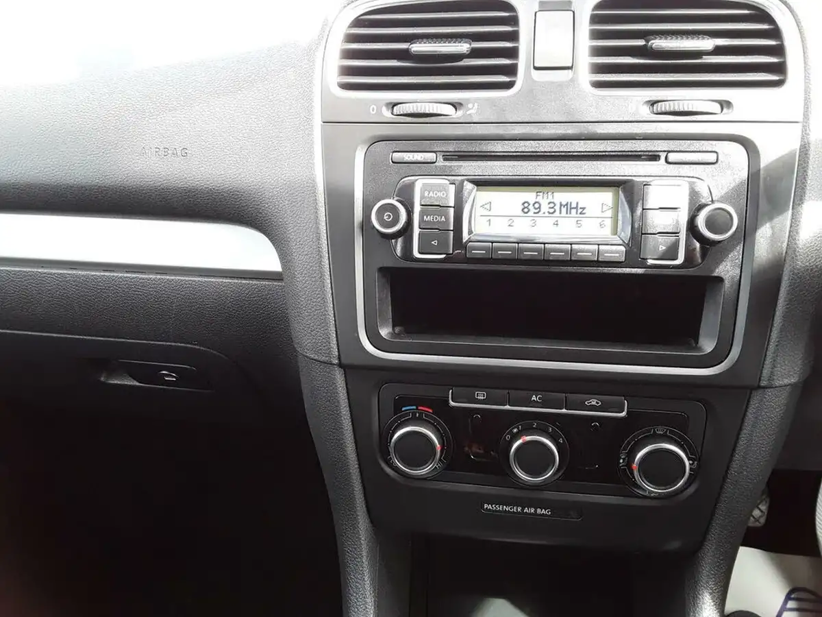 2011-volkswagen-golf-16td-s-hatchback-5d-big-16