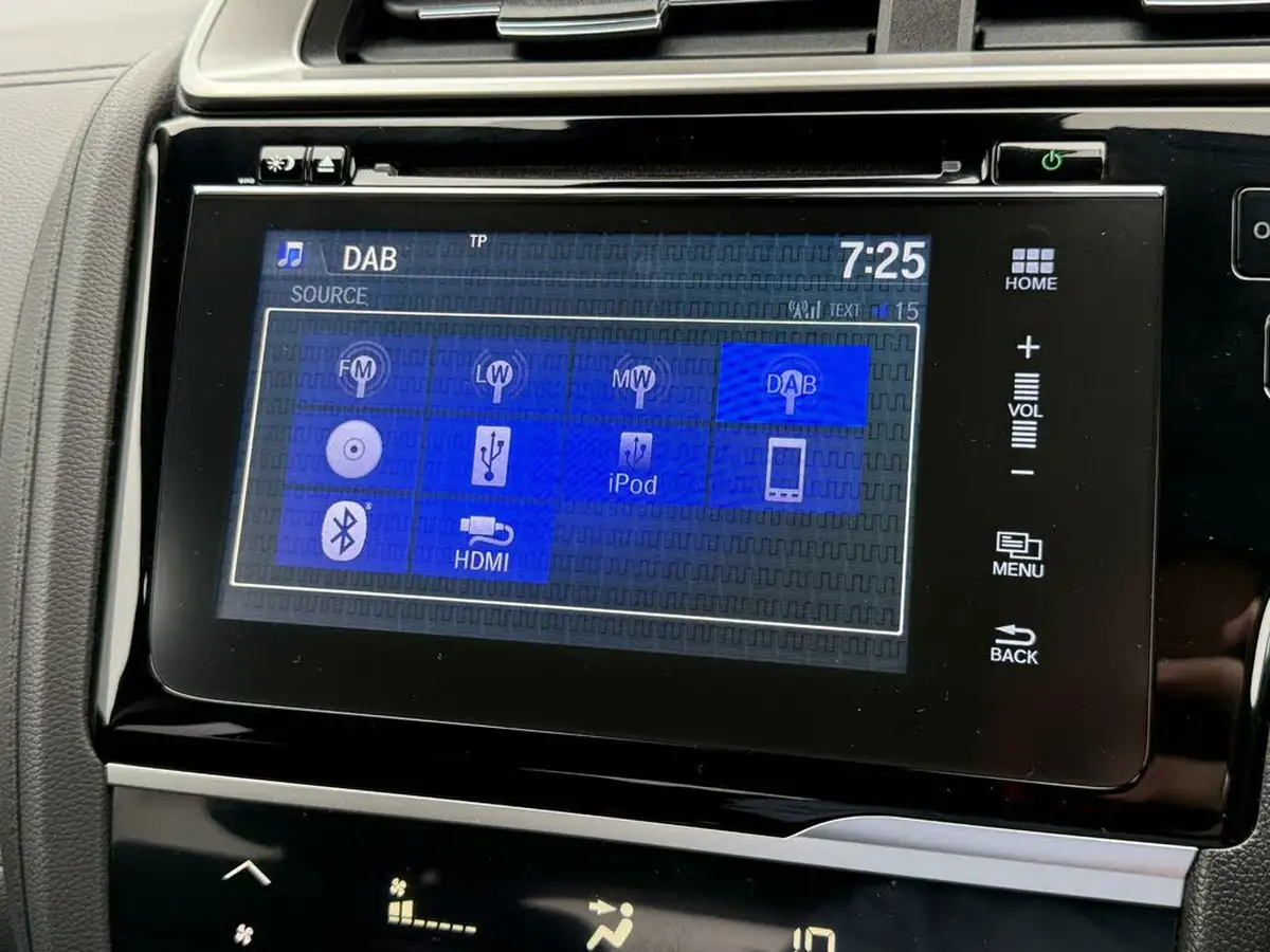 2019-honda-jazz-13-i-vtec-ex-navi-cvt-big-47