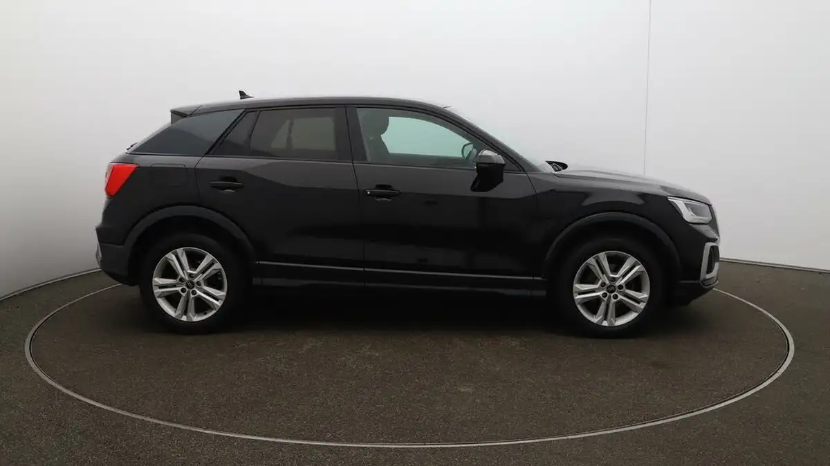 2022-audi-q2-10-30-tfsi-sport-big-38