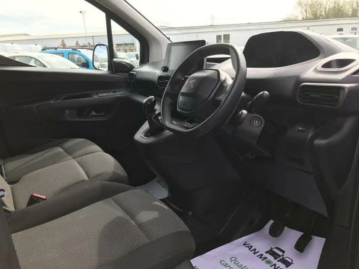 2020-peugeot-partner-15-bluehdi-1000-professional-100ps-eu6dt-panel-big-16