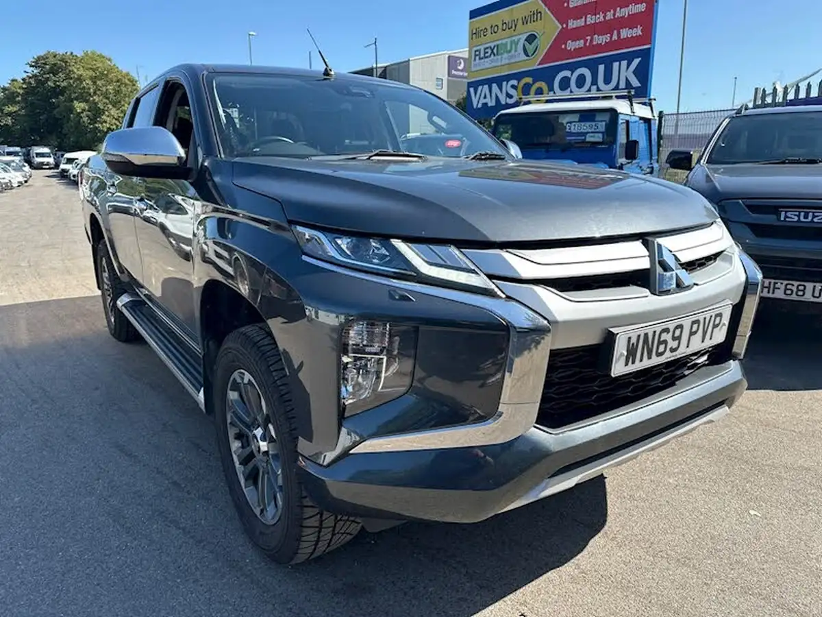 2019-mitsubishi-l200-22di-d-barbarian-auto-big-11
