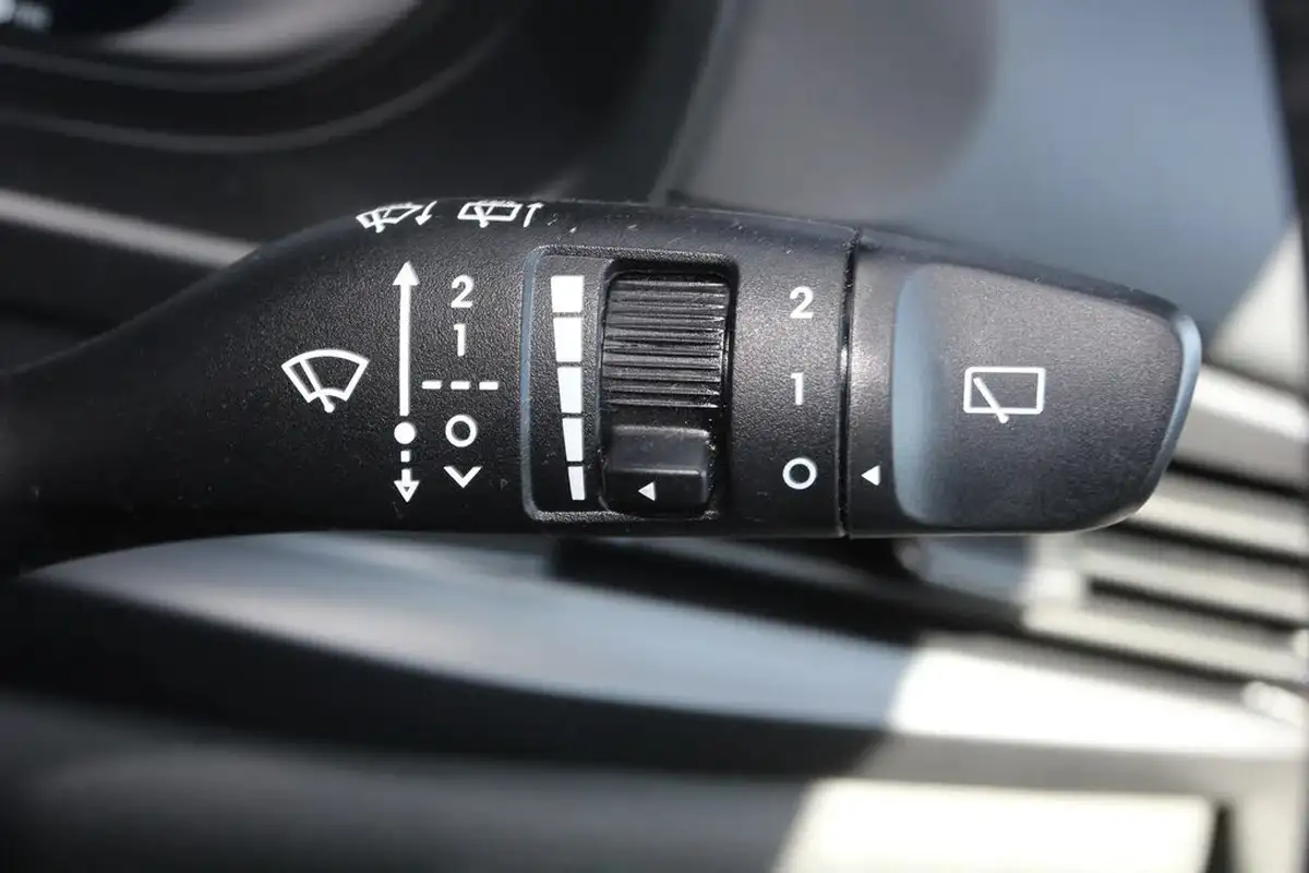 2024-hyundai-i20-10-t-gdi-advance-dct-big-22