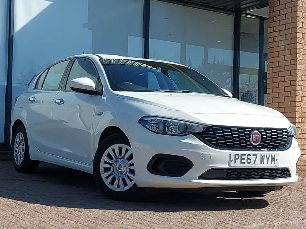2017-fiat-tipo-14-easy-hatchback-big-0