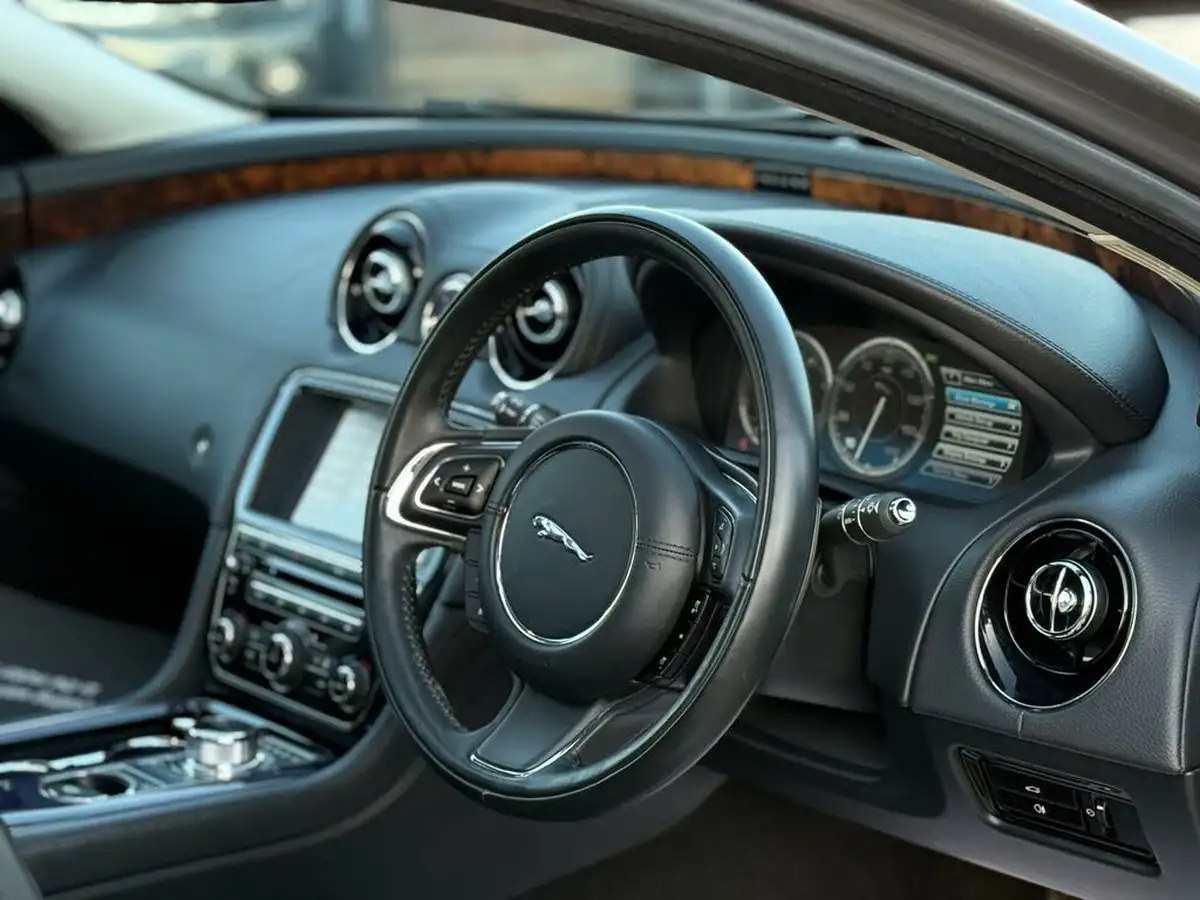 2011-jaguar-xj-series-30td-xj-luxury-swb-big-16