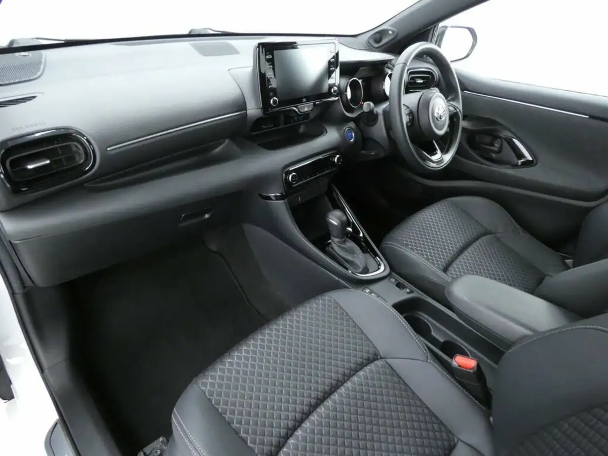 2021-toyota-yaris-15-vvt-i-dynamic-big-19