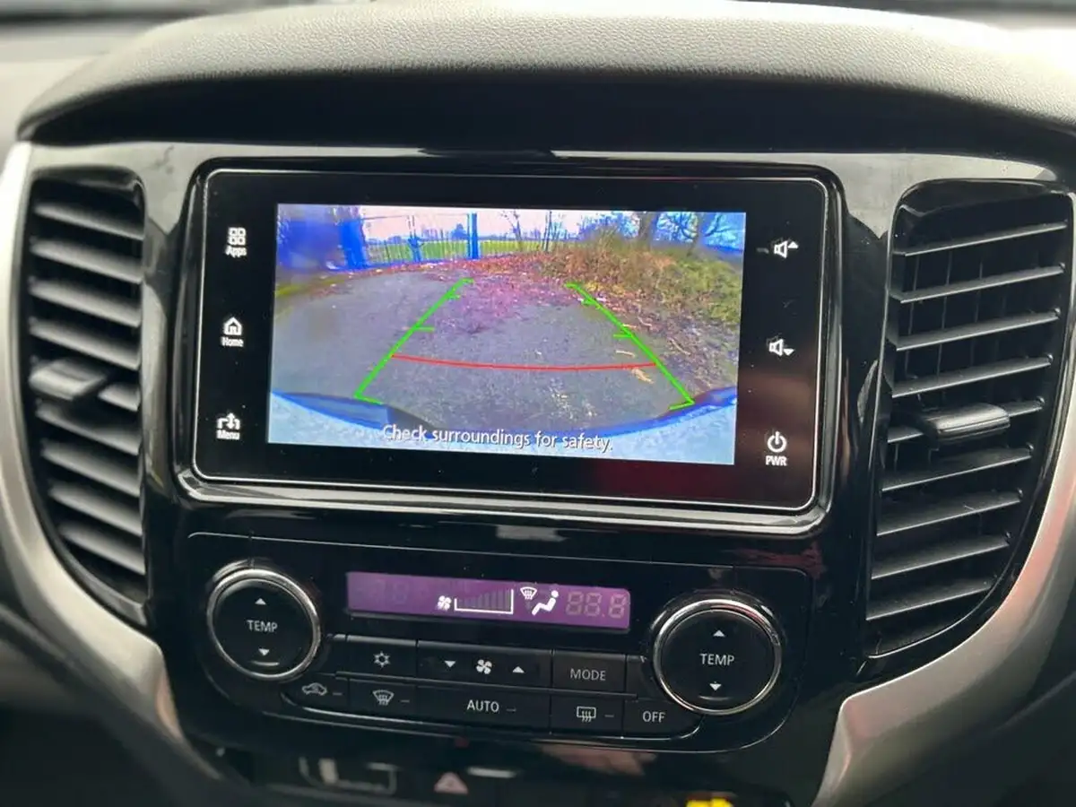 2019-mitsubishi-l200-24di-d-barbarian-black-hardtop-auto-big-9