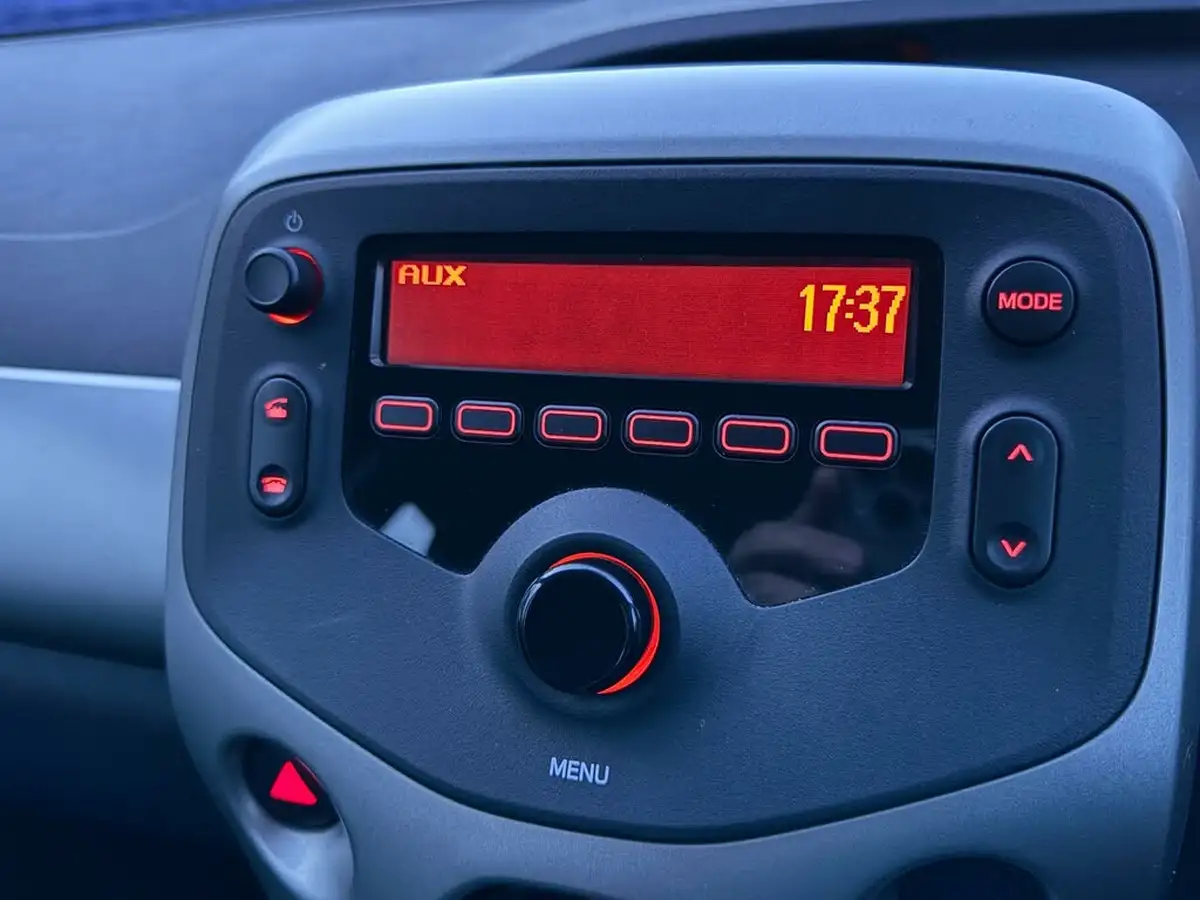 2018-toyota-aygo-10-vvt-i-x-play-71bhp-5d-x-shift-big-41