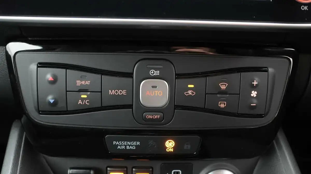 2020-nissan-leaf-e-tekna-big-12