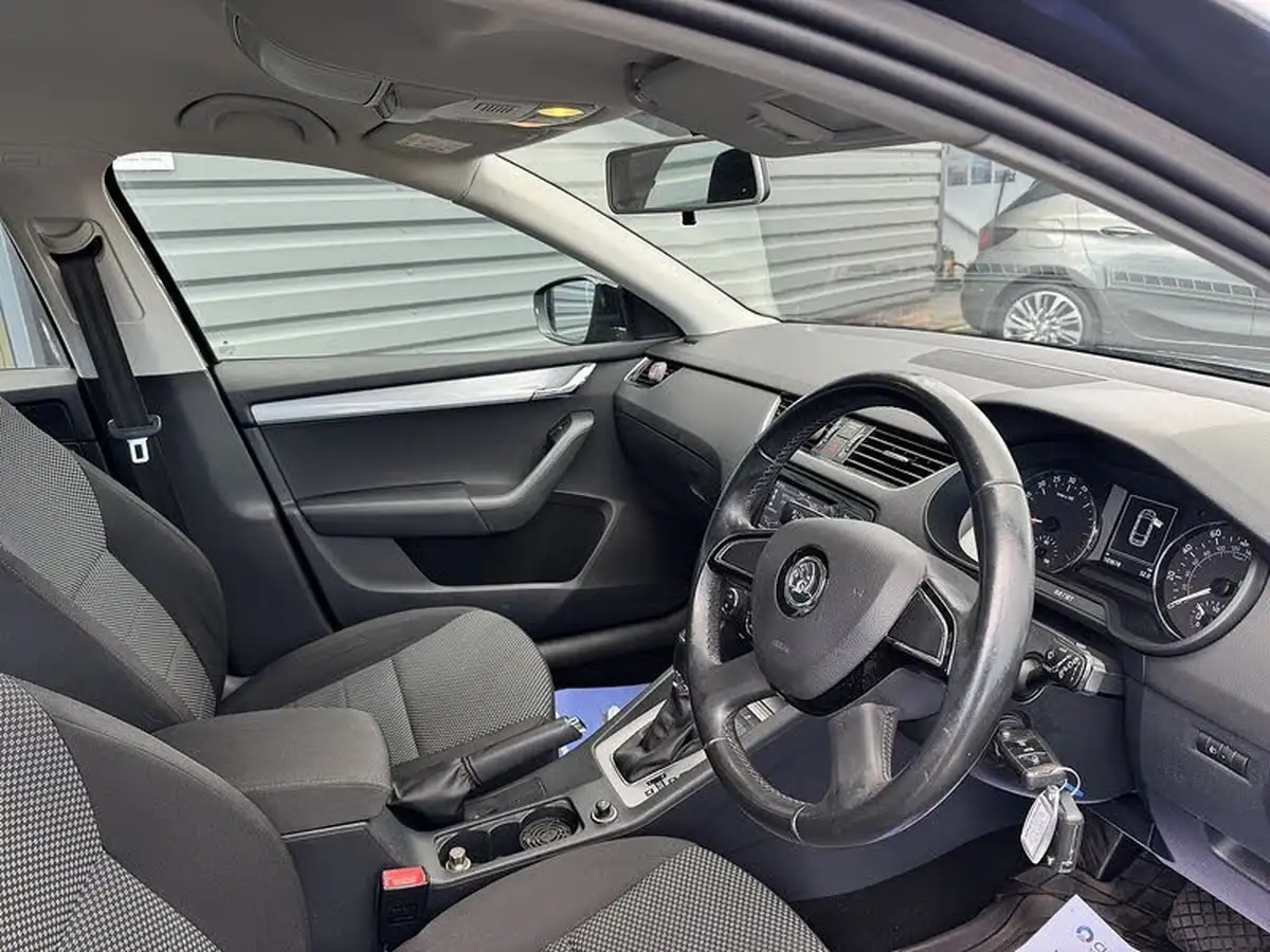 2014-skoda-octavia-20tdi-se-estate-dsg-big-8