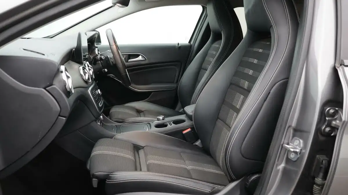 2019-mercedes-benz-gla-class-16-gla-180-urban-edition-7g-dct-big-14