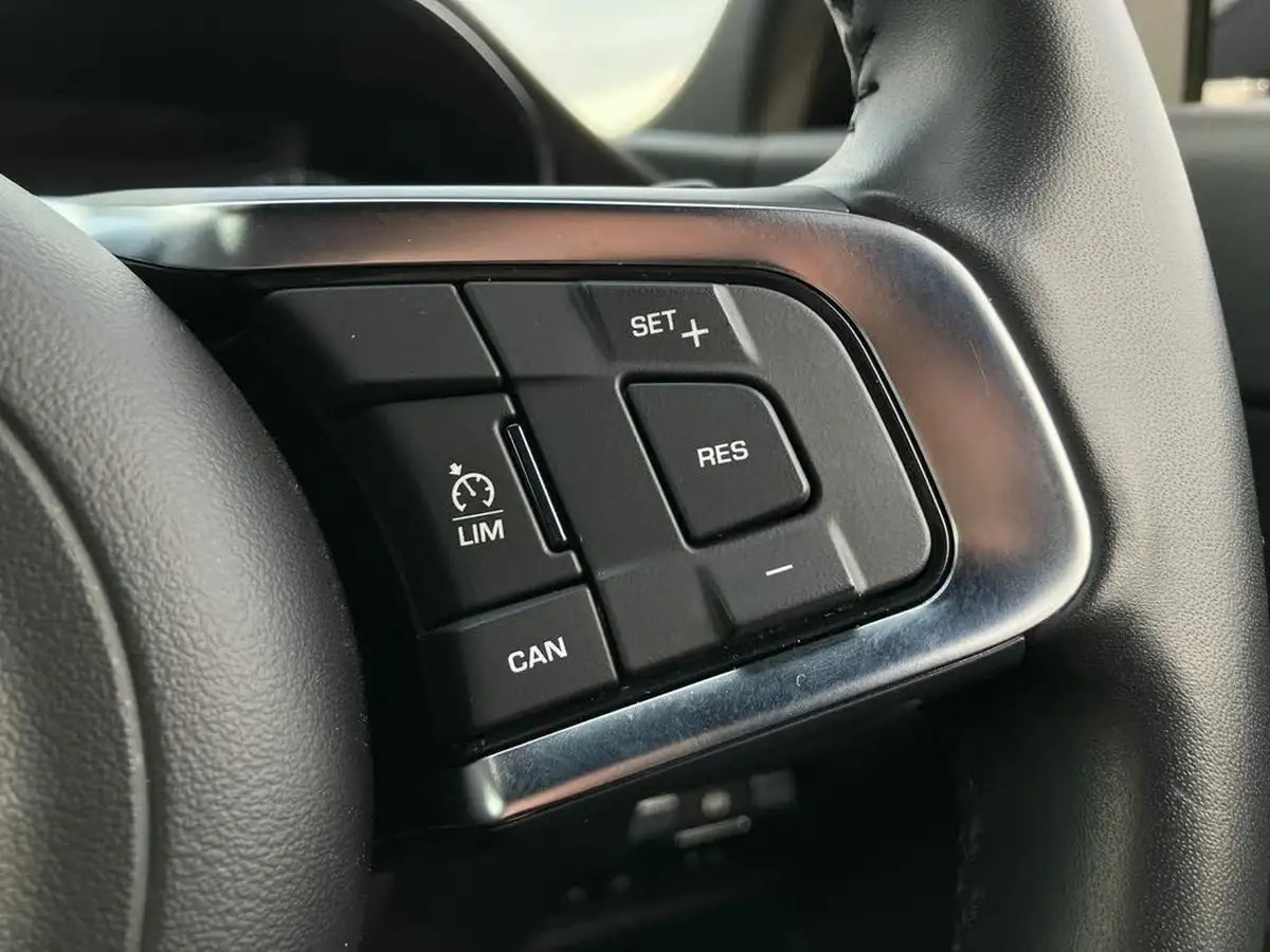 2020-jaguar-e-pace-20-i4-chequered-flag-249ps-big-46