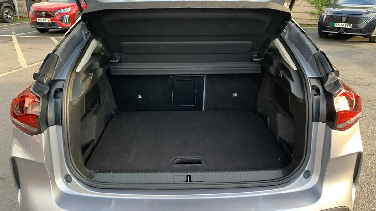 2024-citroen-c4-e-e-series-156ps-54kwh-big-18