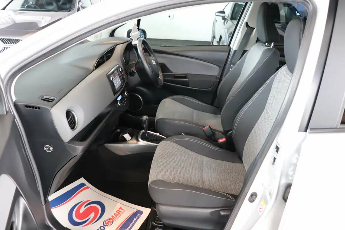2015-toyota-yaris-15-vvt-i-sport-hybrid-big-30
