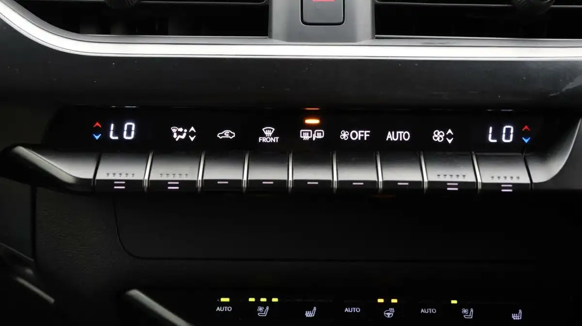 2021-lexus-ux-300e-e-ux-big-11