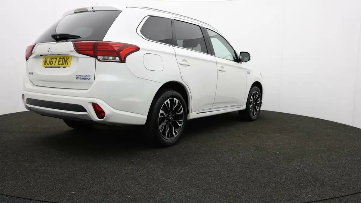 2017-mitsubishi-outlander-20-4h-phev-big-75
