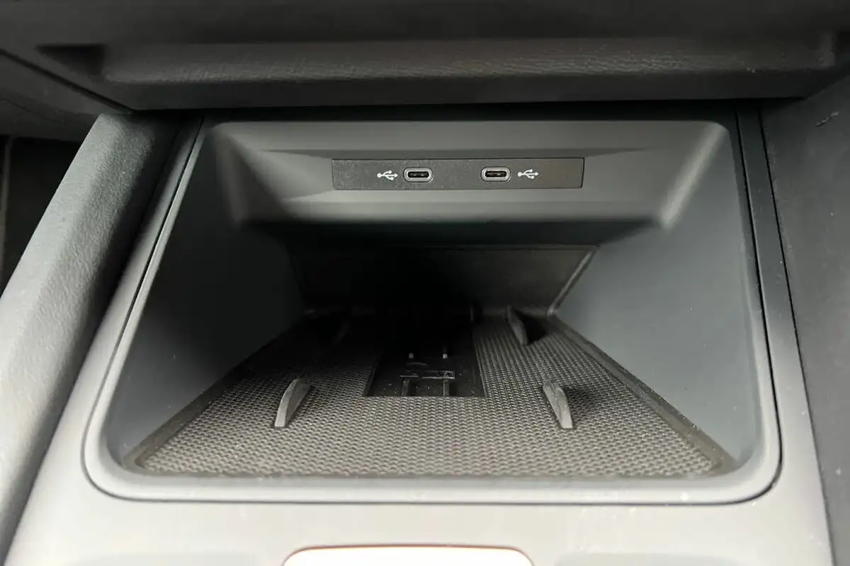 2025-cupra-formentor-15-e-hybrid-vz1-big-33