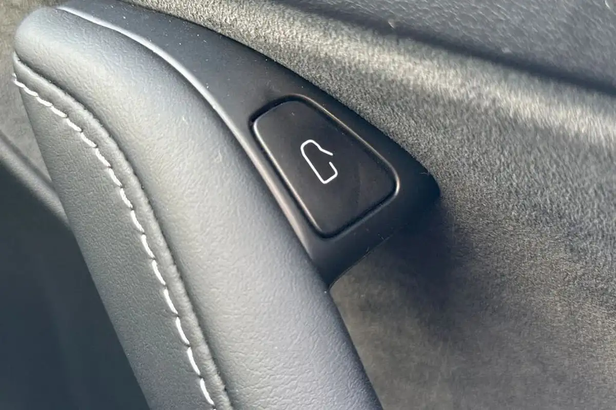 2023-tesla-model-y-e-rwd-big-31