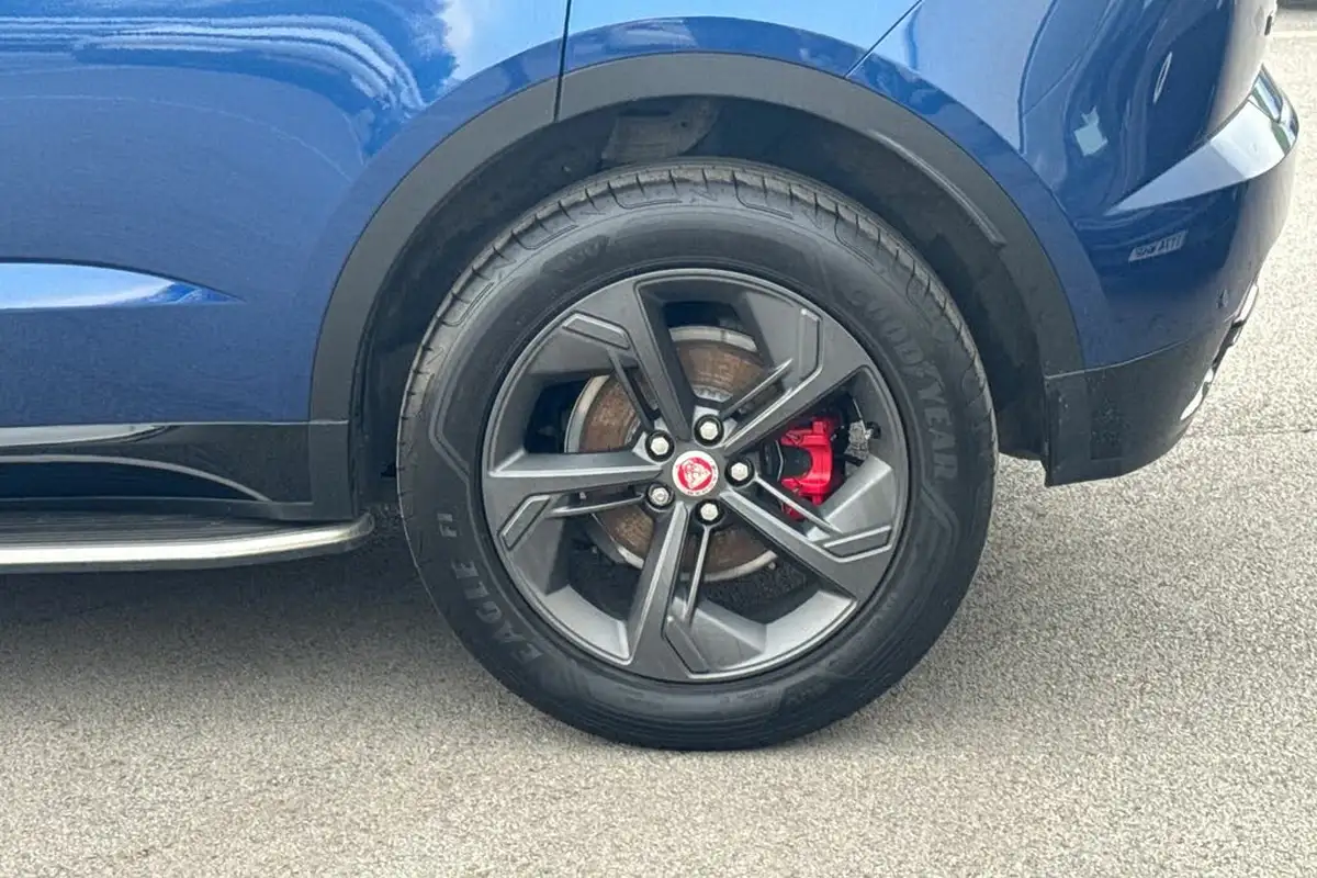 2023-jaguar-e-pace-20-d200-r-dynamic-black-big-4