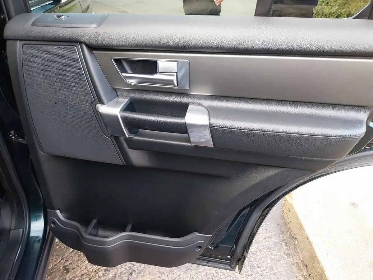 2015-land-rover-discovery-big-15