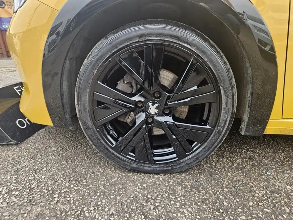 2021-peugeot-208-15-bluehdi-gt-big-14
