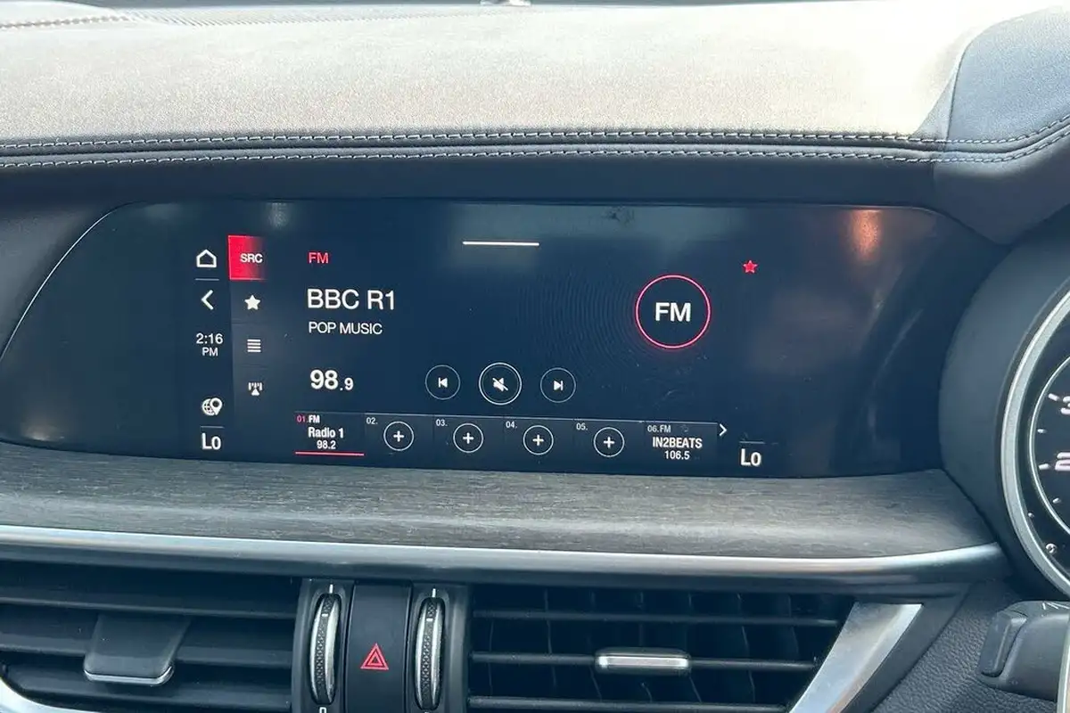 2021-alfa-romeo-stelvio-20-lusso-ti-big-9