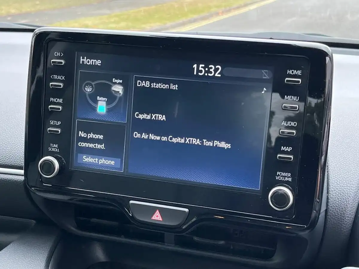 2023-mazda-mazda2-15-select-big-18