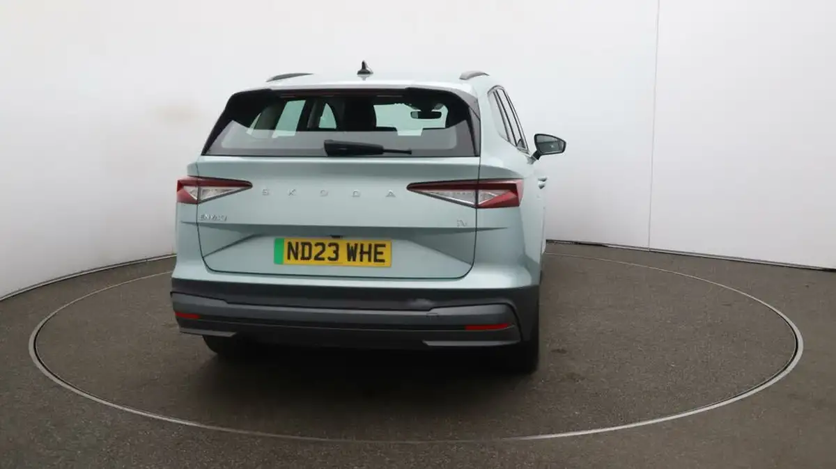 2023-skoda-enyaq-e-60-big-54