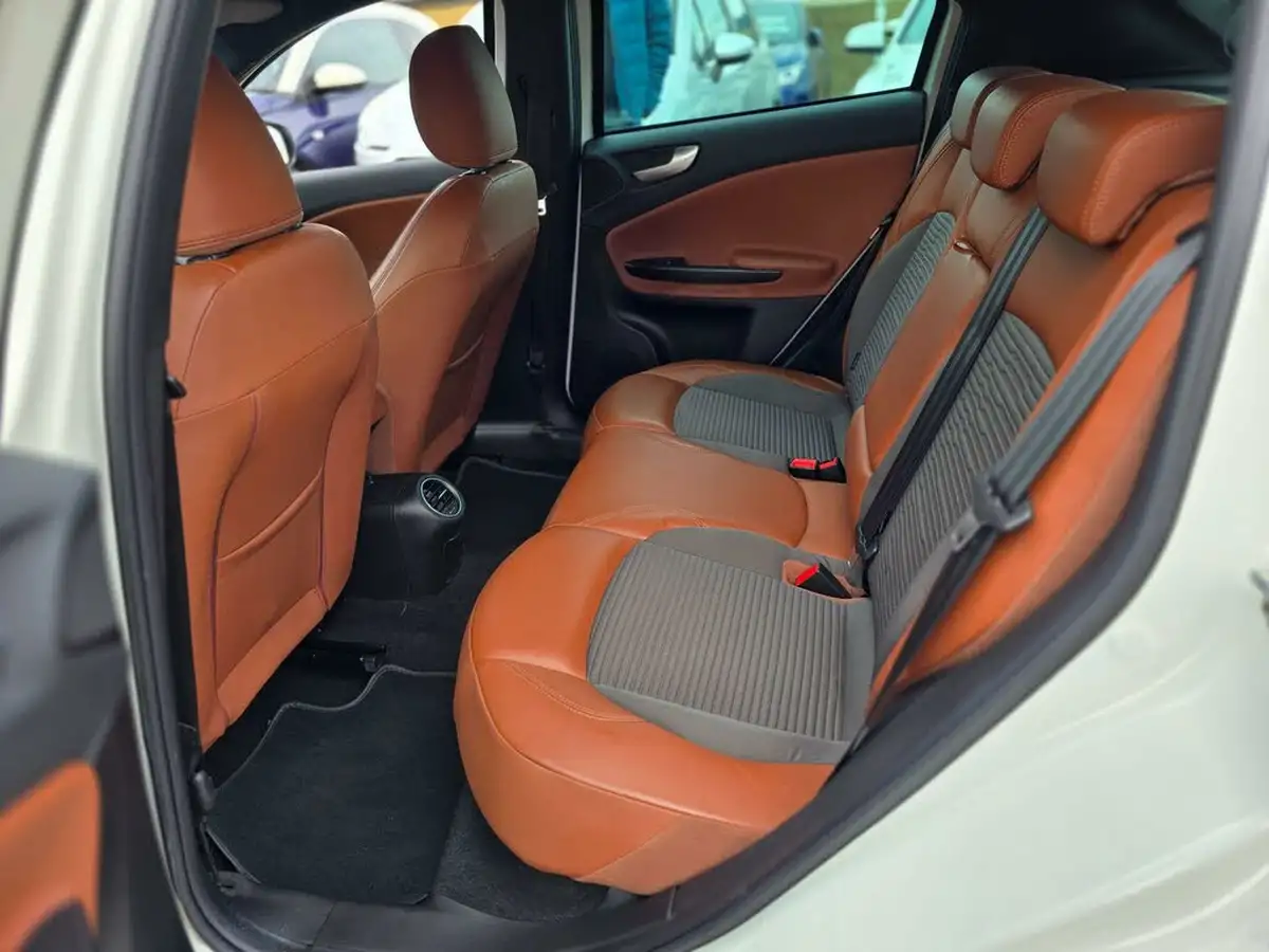 2015-alfa-romeo-giulietta-14-tb-exclusive-alfa-tct-big-31