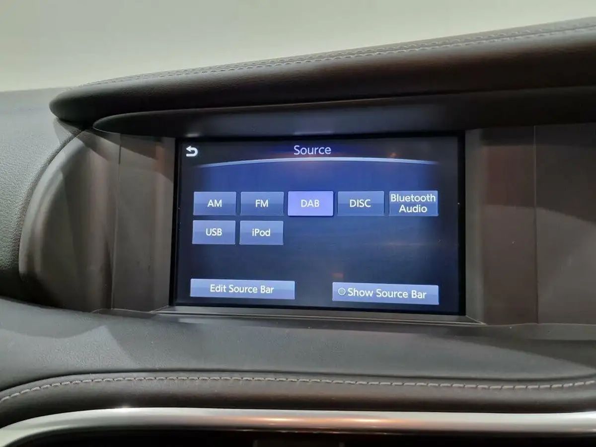 2019-infiniti-q30-22d-sport-big-34