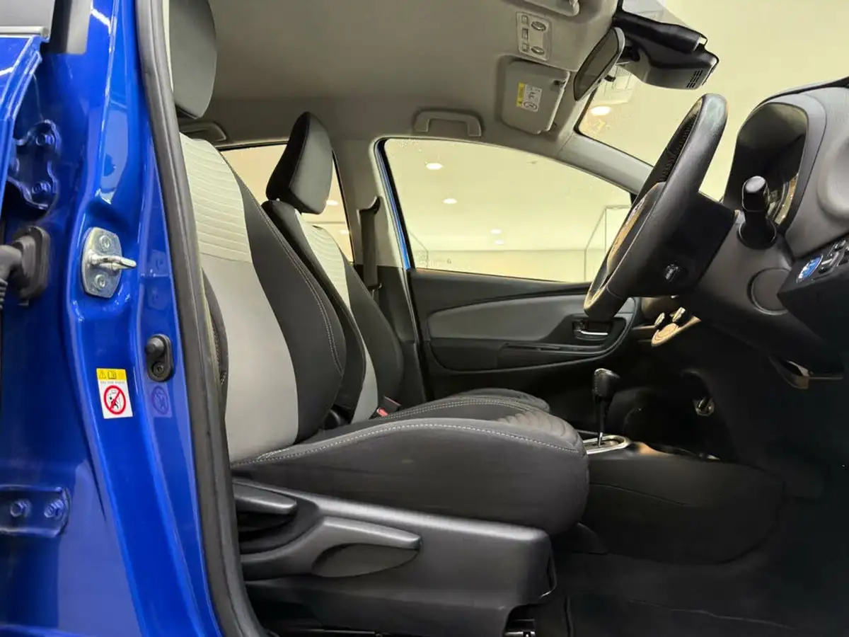 2018-toyota-yaris-15-vvt-i-icon-tech-hybrid-big-16