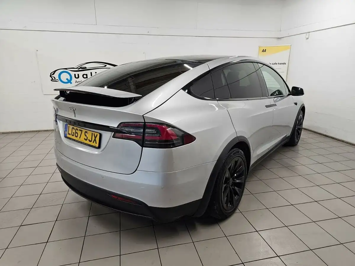 2017-tesla-model-x-e-75d-big-12