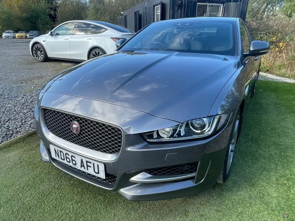 2016-jaguar-xe-20d-r-sport-180ps-awd-auto-big-12