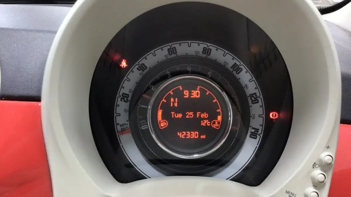 2016-fiat-500-09-lounge-85bhp-dualogic-big-21