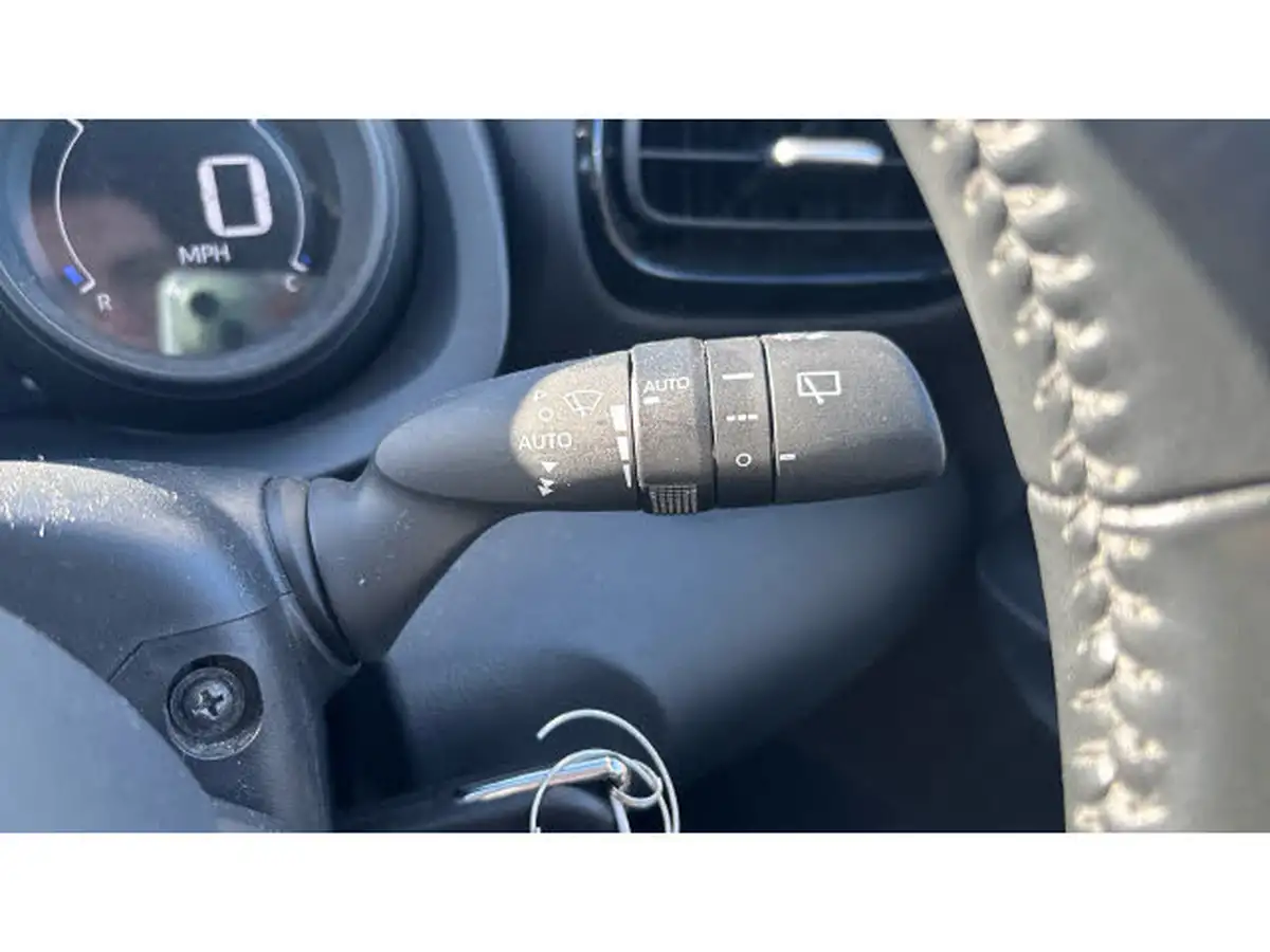 2022-toyota-yaris-15-vvt-i-design-big-21