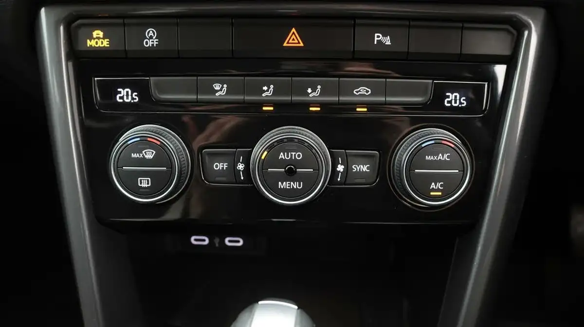 2021-volkswagen-t-roc-15-tsi-sel-dsg-big-12
