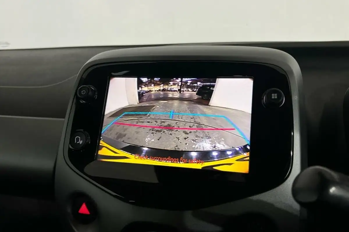 2021-toyota-aygo-10-vvt-i-x-play-tss-big-23