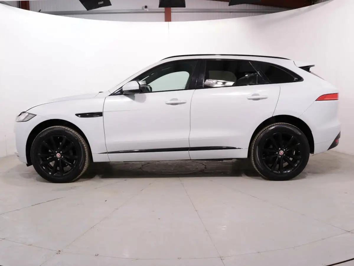 2020-jaguar-f-pace-20-i4d-chequered-flag-240ps-big-3