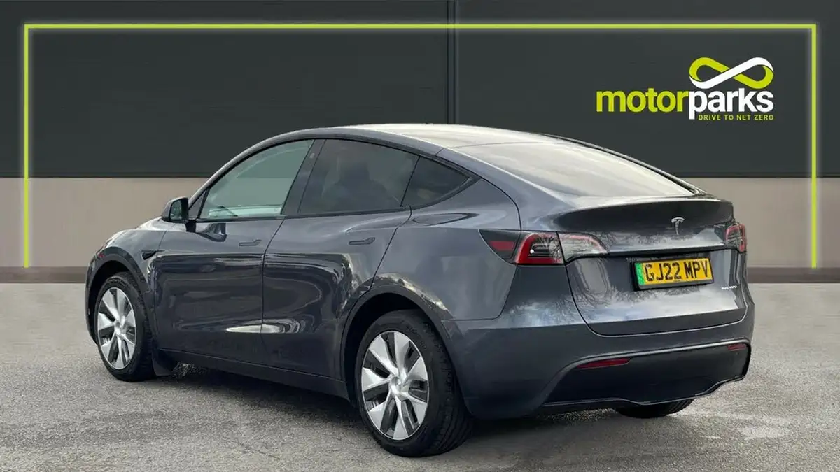 2022-tesla-model-y-e-long-range-big-4