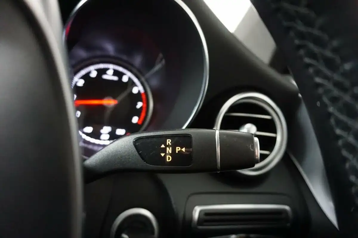 2016-mercedes-benz-c-class-big-32