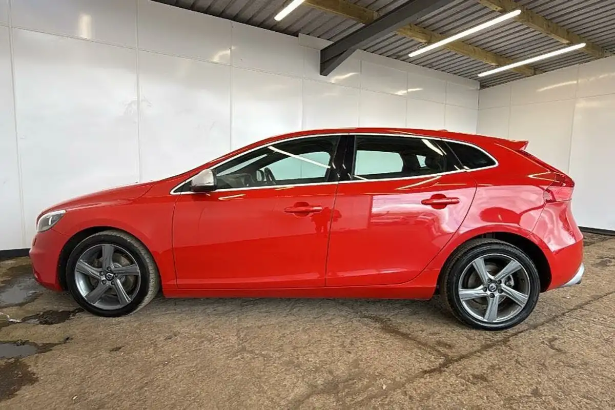 2016-volvo-v40-20-t3-r-design-big-6