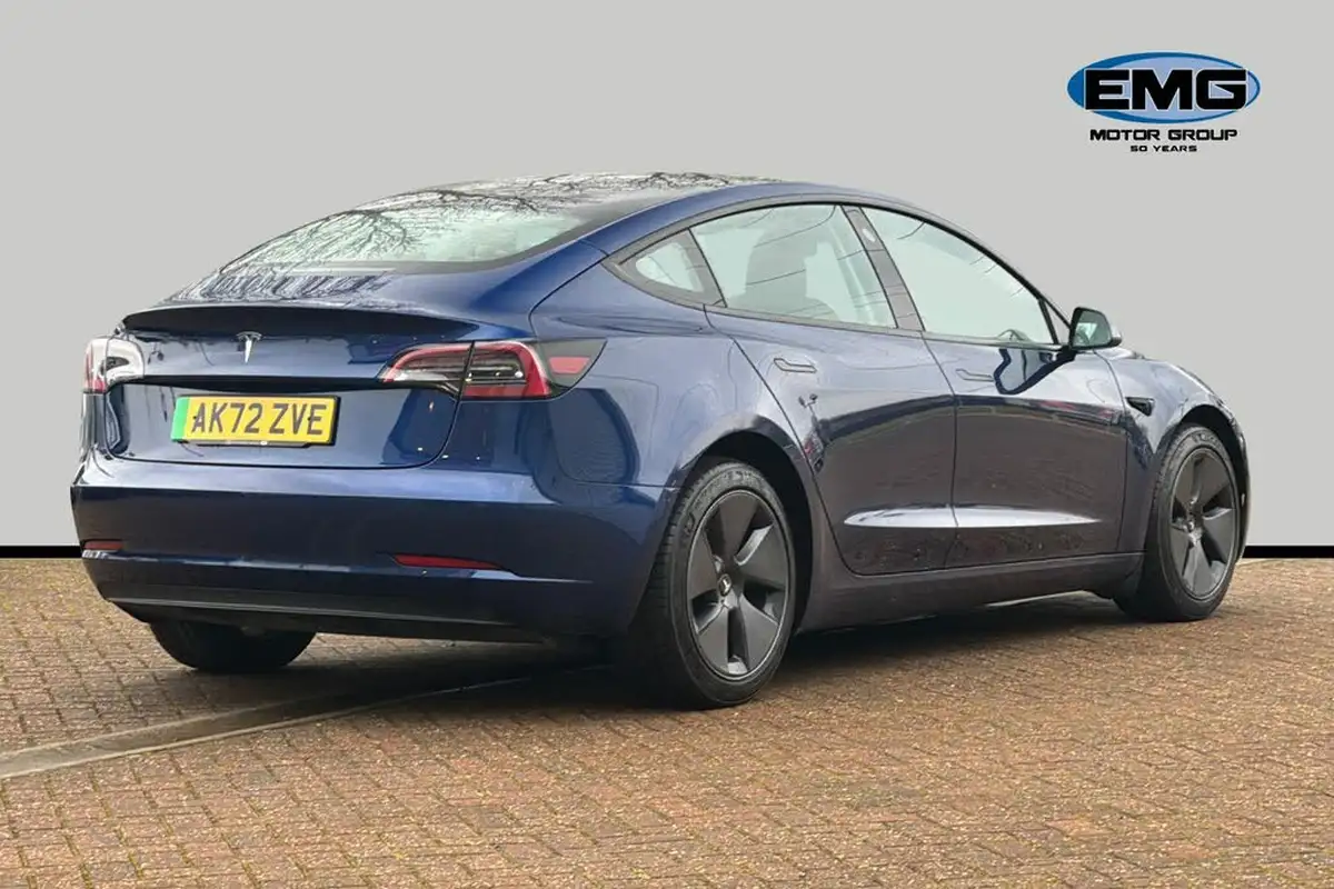 2022-tesla-model-3-e-rwd-big-5