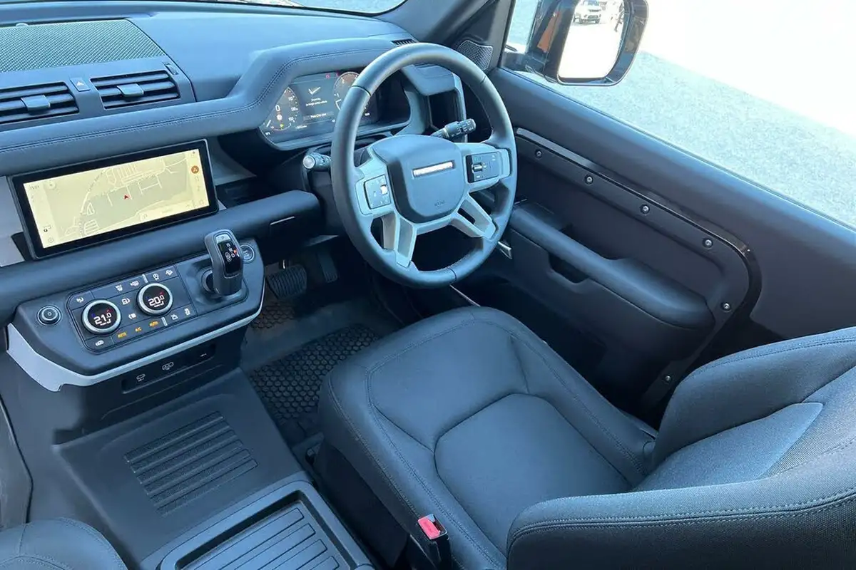 2024-land-rover-90-defender-30-d250-hard-top-standard-90-big-37