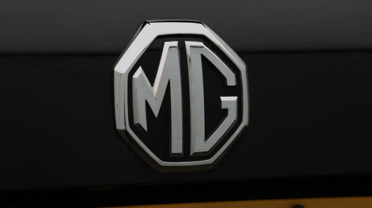 2022-mg-hs-15t-gdi-exclusive-162ps-big-22