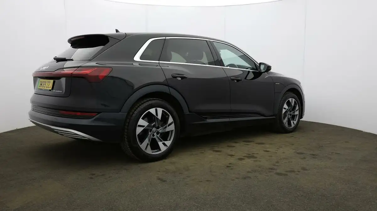 2019-audi-e-tron-55e-big-6
