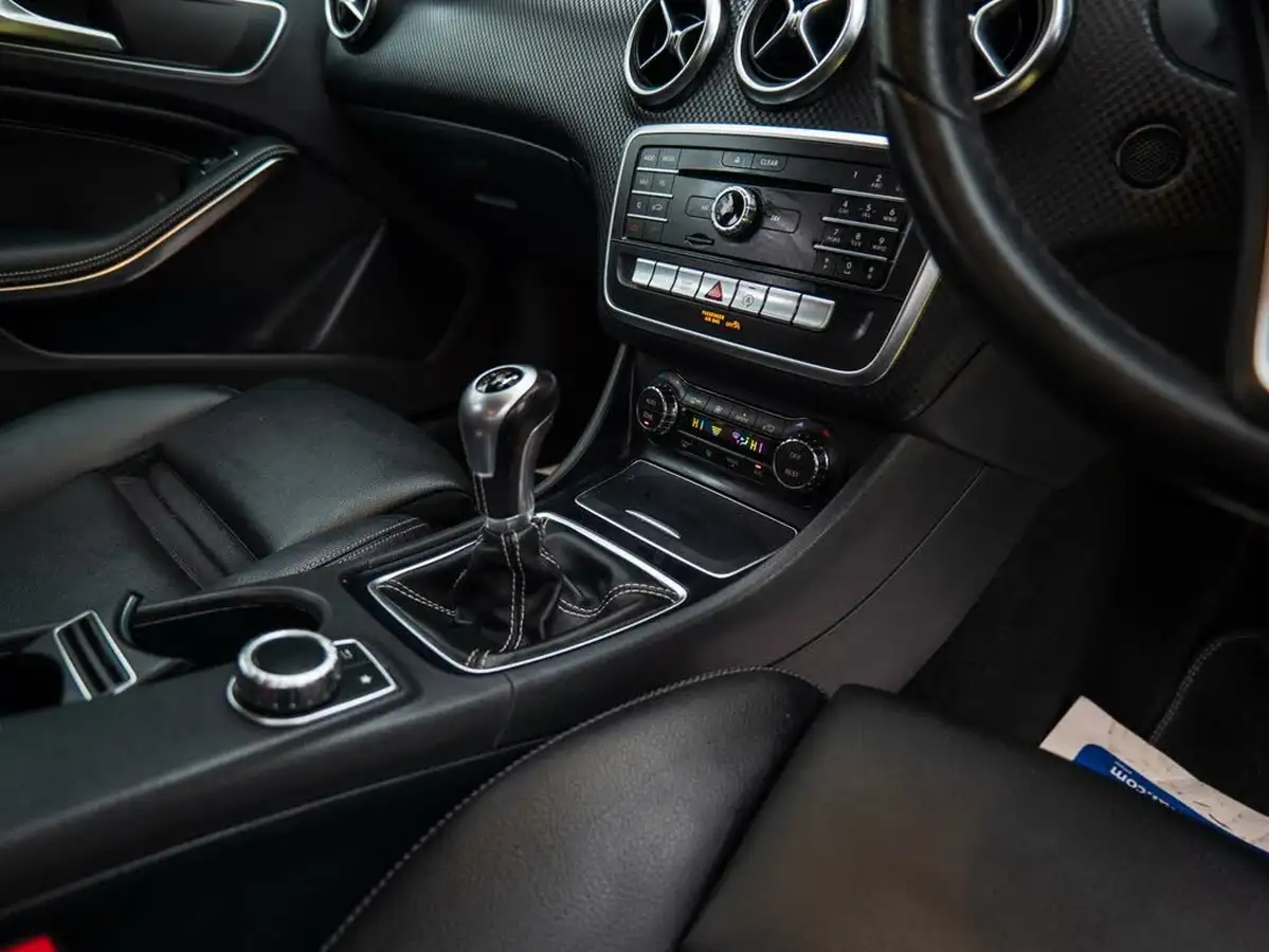 2016-mercedes-benz-a-class-15d-a180d-sport-ss-big-25