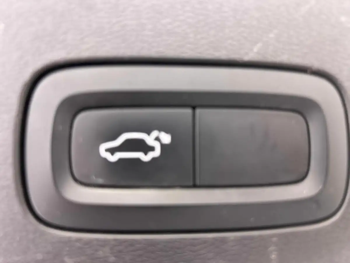 2022-volvo-v60-20-b3-momentum-161bhp-big-1