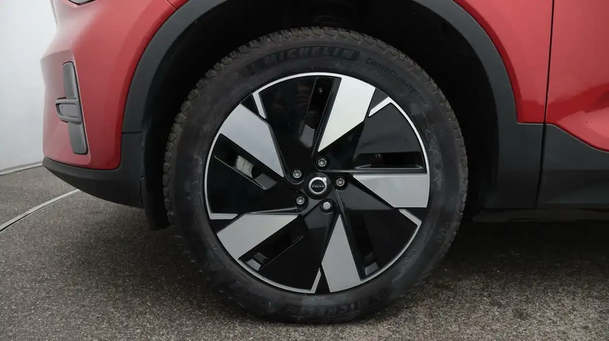 2023-volvo-c40-e-twin-recharge-core-big-18