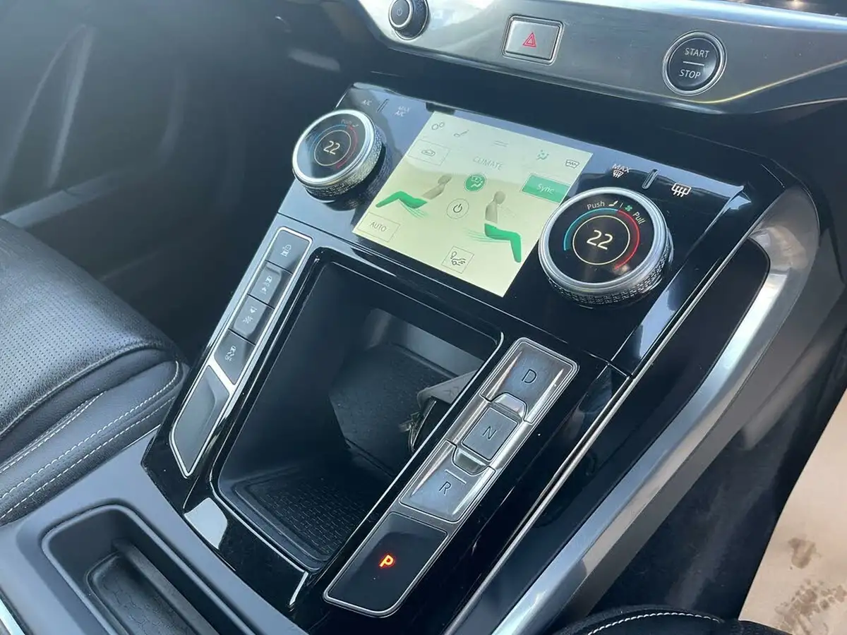 2019-jaguar-i-pace-ev400-se-big-9