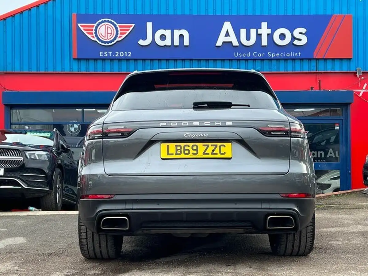 2019-porsche-cayenne-30-v6-station-wagon-big-72